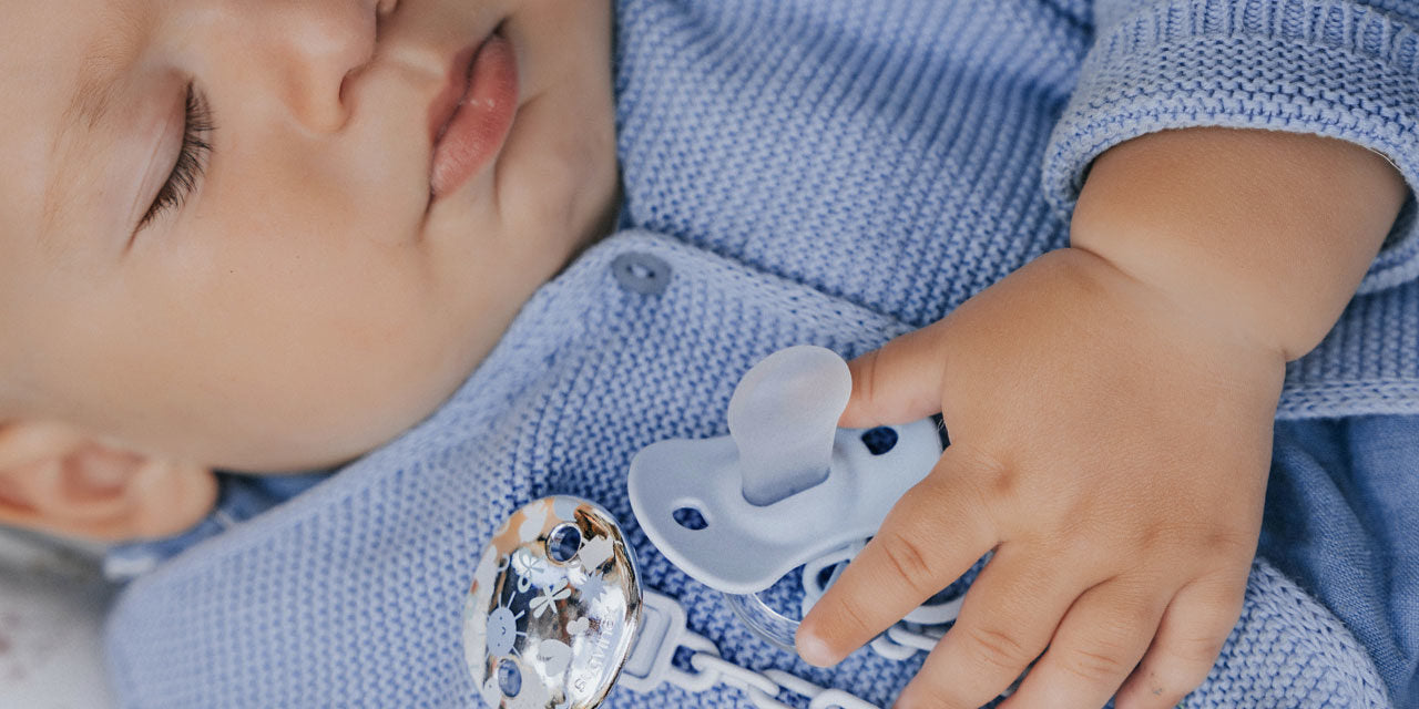 Il ciuccio per i neonati: si o no?
