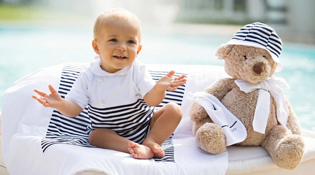 Abbigliamento neonato: cosa acquistare con i saldi?
