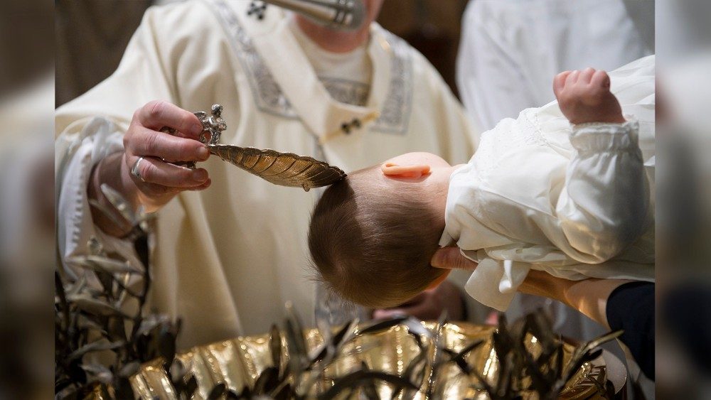 Come scegliere il vestito battesimale per il neonato?
