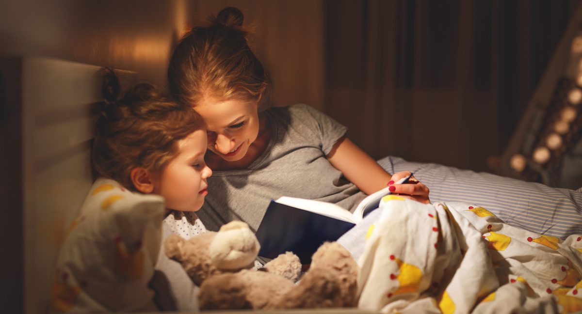 La favola della buonanotte è terapeutica per bambini e genitori