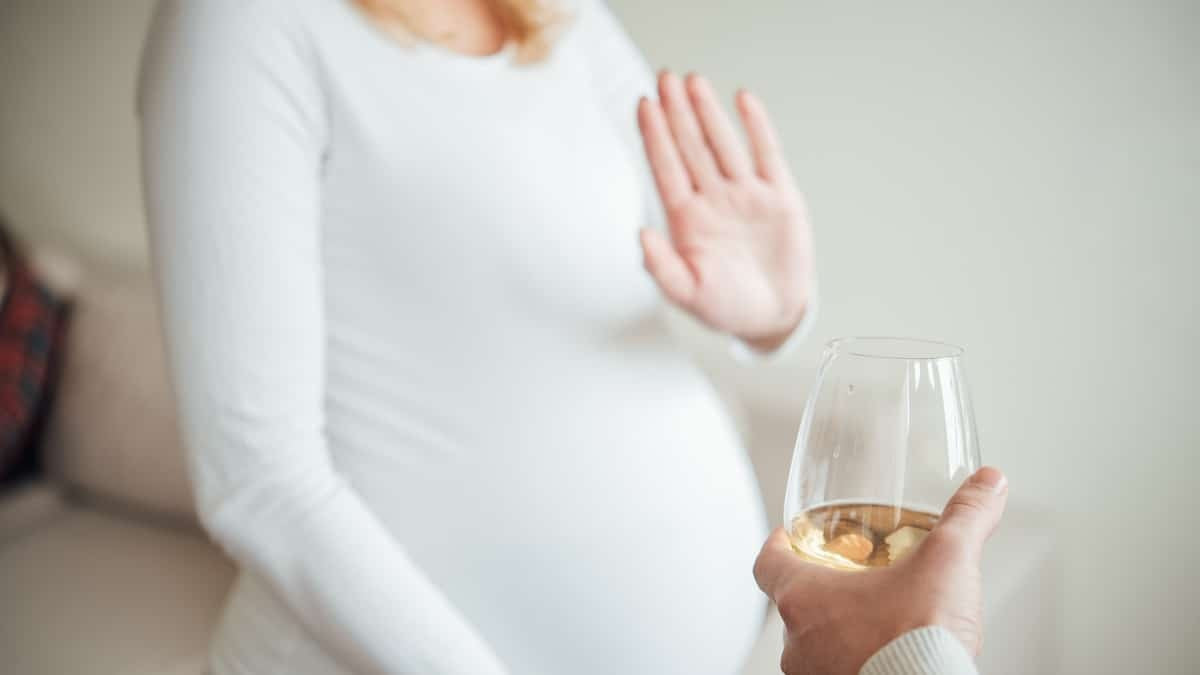 L' alcol in gravidanza è un rischio per lo sviluppo del feto.