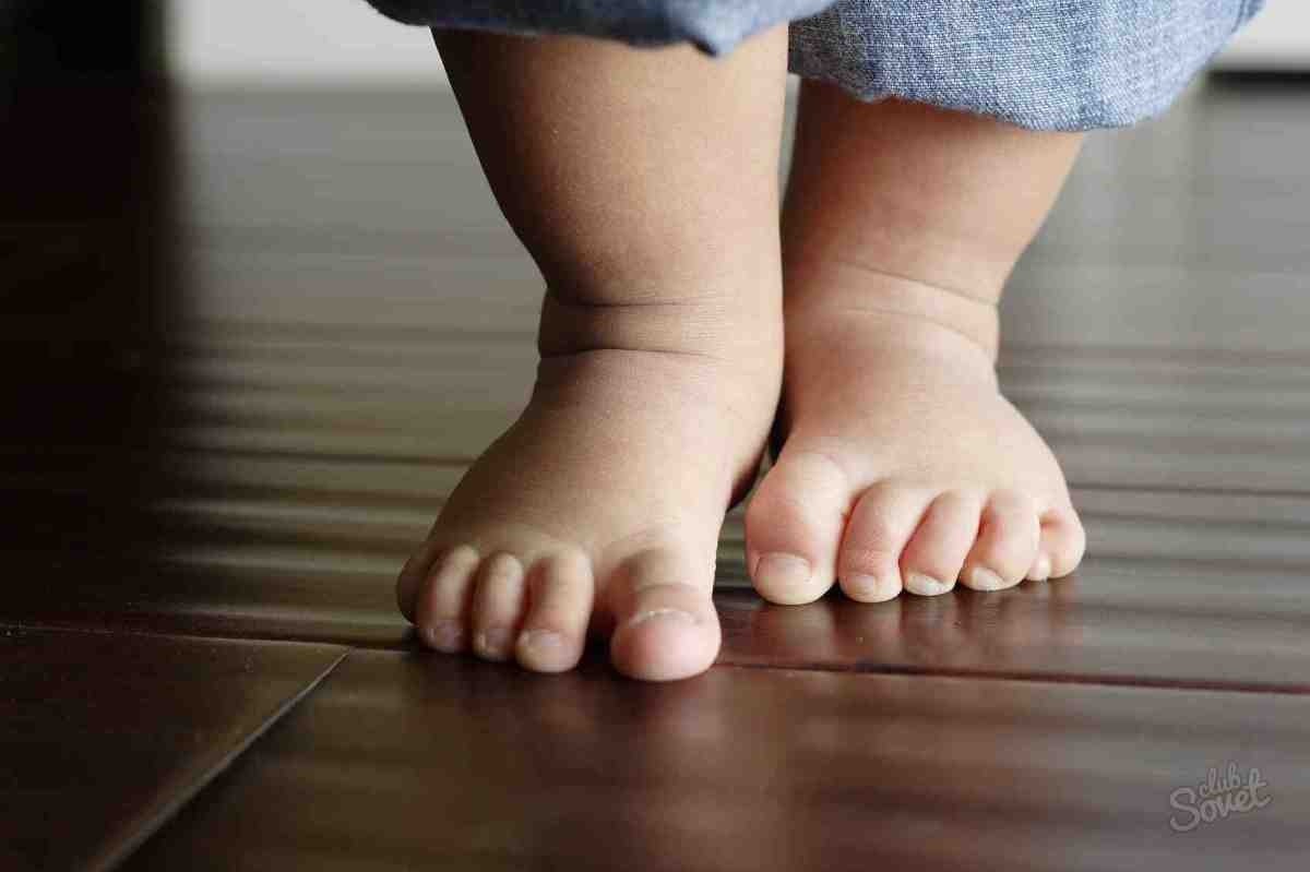 Camminare a piedi nudi: scopri i tanti benefici per il tuo bambino.