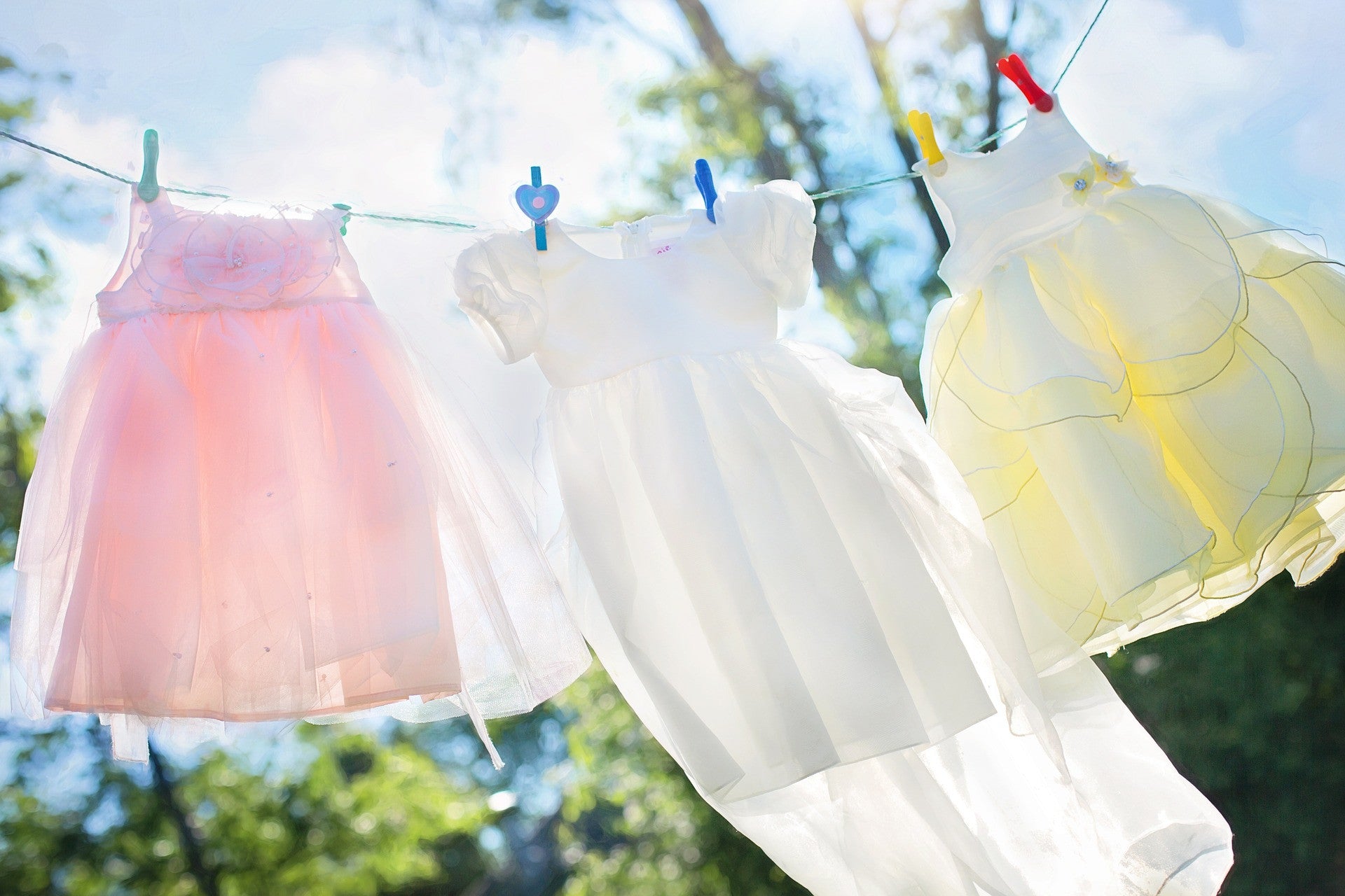 Come lavare i vestiti dei bambini: consigli per igiene e lavaggio