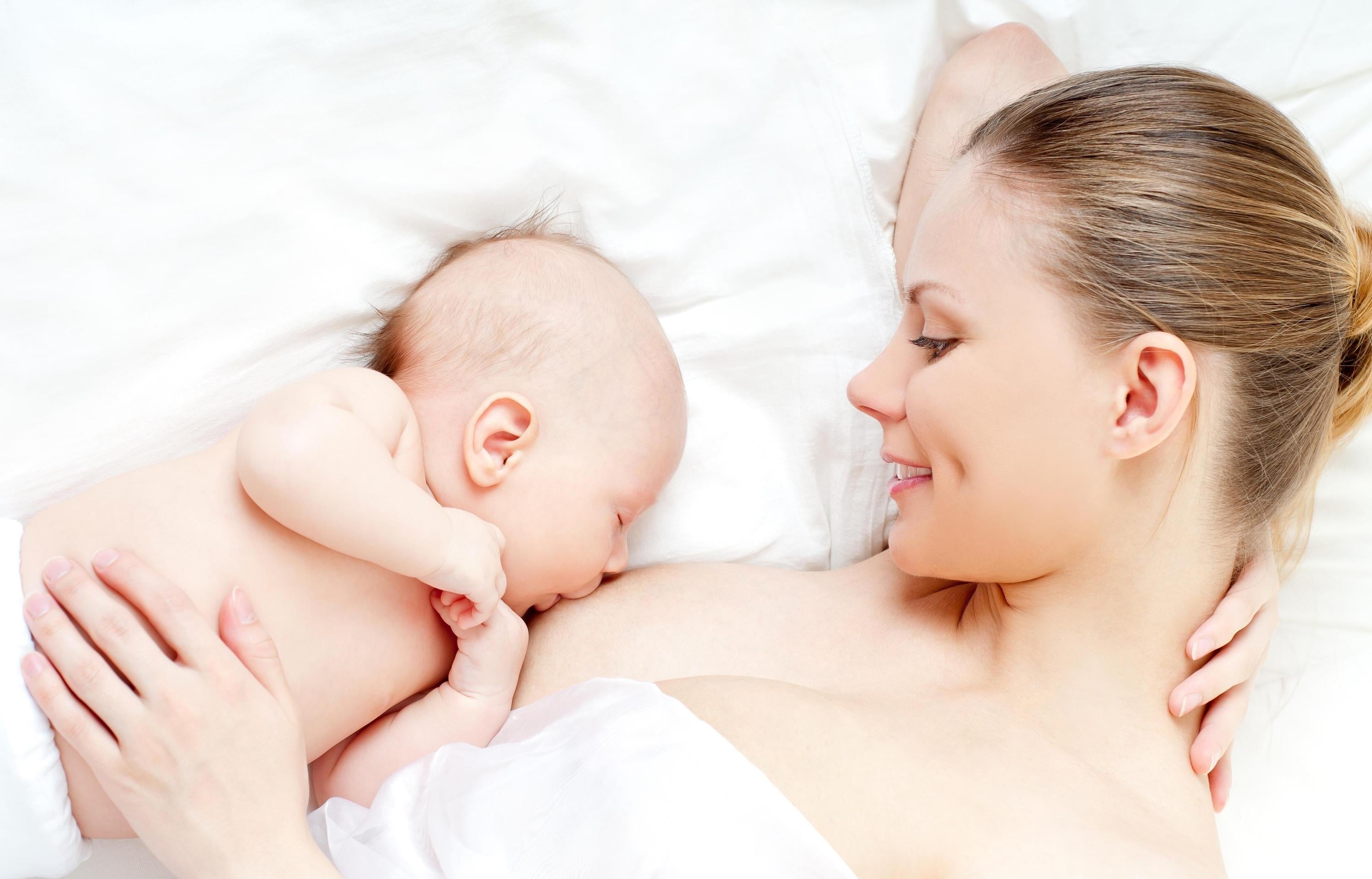 I benefici dell'allattamento per neonato e mamma