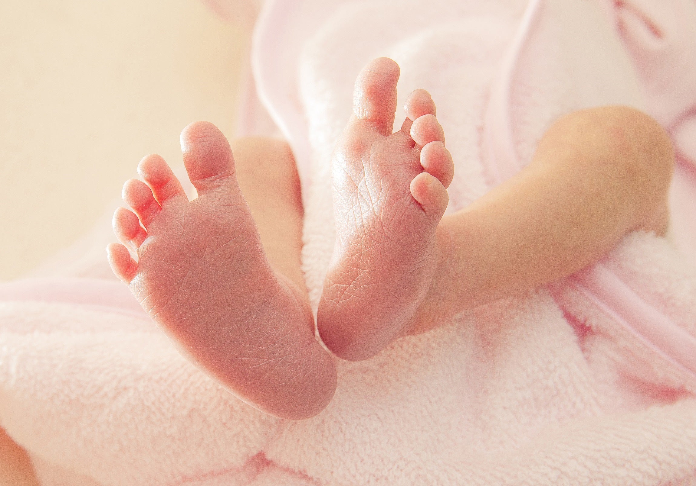 I Piedini dei neonati: tutto quello che c'è da sapere.