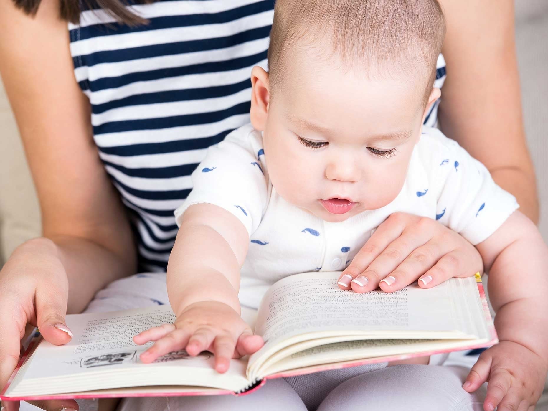 L'importanza della lettura per bambini spiegata in diverse età.