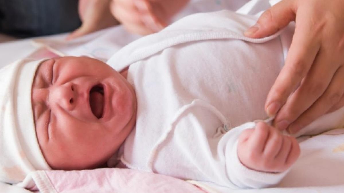 Mal di pancia nel neonato:le cause,  i sintomi e rimedi.