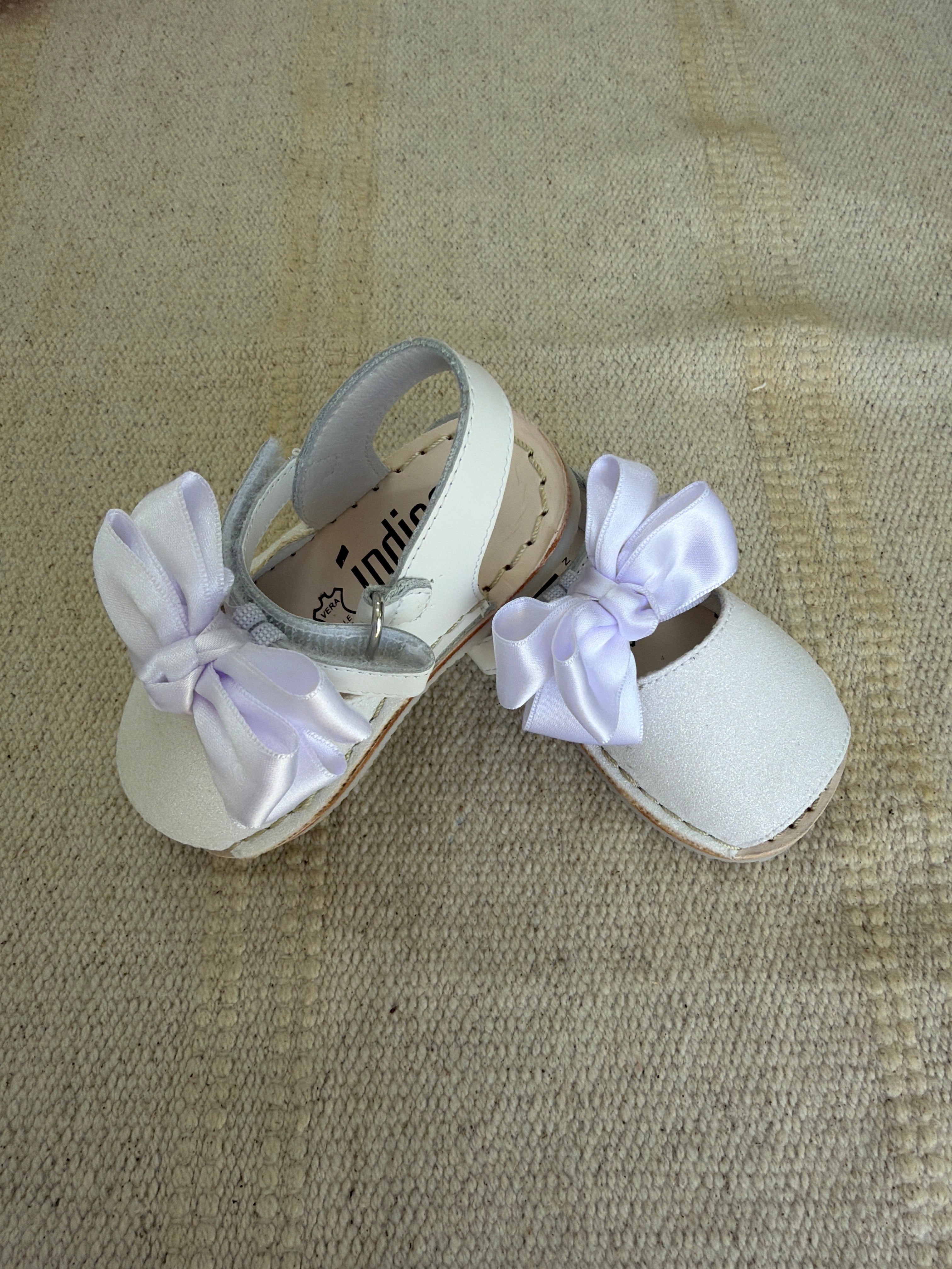 Generico Sandali Bimba, Sandali da Bambina con Tacco E Punta Chiusa Scarpe da Festa per Matrimoni con Fiocco E Paillettes per Bambine Generico Sandali Bimba, Sandali da Bambina con Tacco E Punta Chiusa Scarpe da Festa per Matrimoni con Fiocco E Paillettes per Bambine