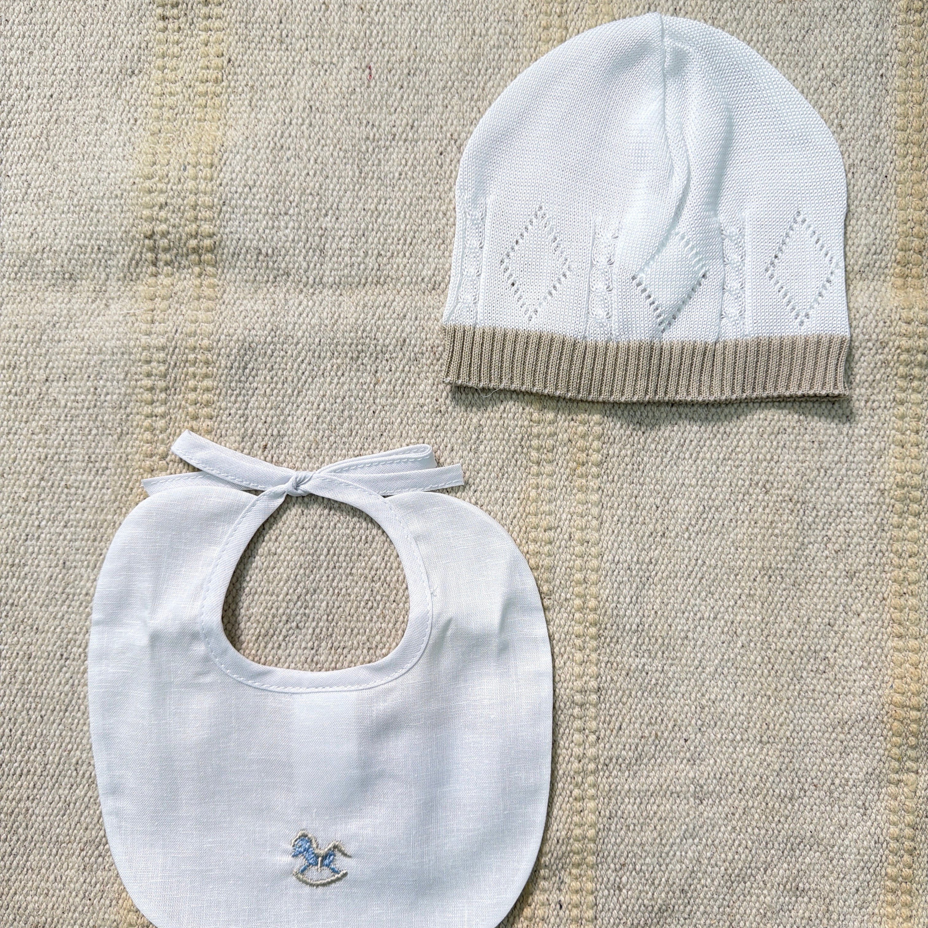 Set Di Cappello E Bavetta Neonato BEBE' MARGO' B095S