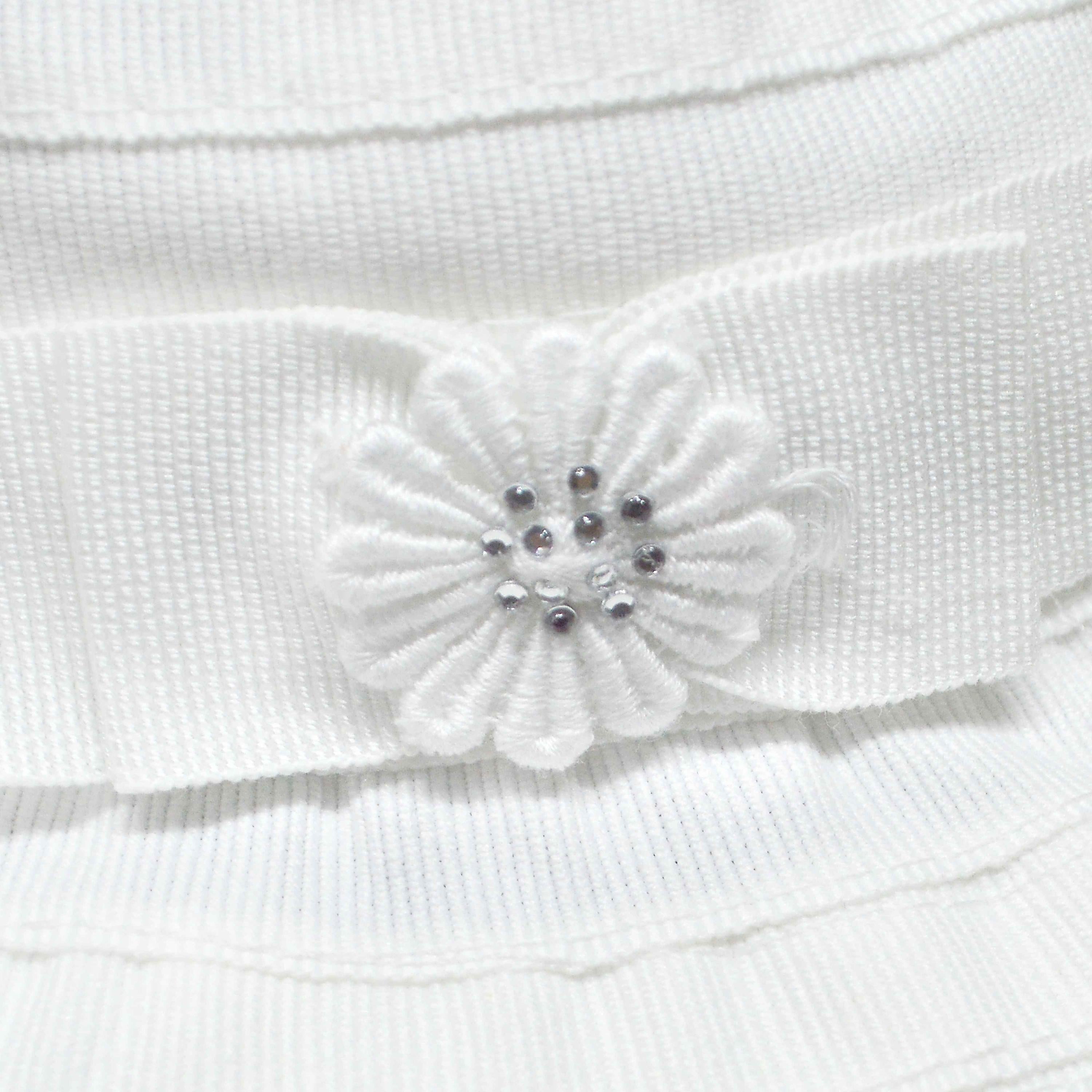 Cappello In Cotone Bianco Con Fiorellini E Strass Neonata Il Trenino 5835 - IL TRENINO - LuxuryKids