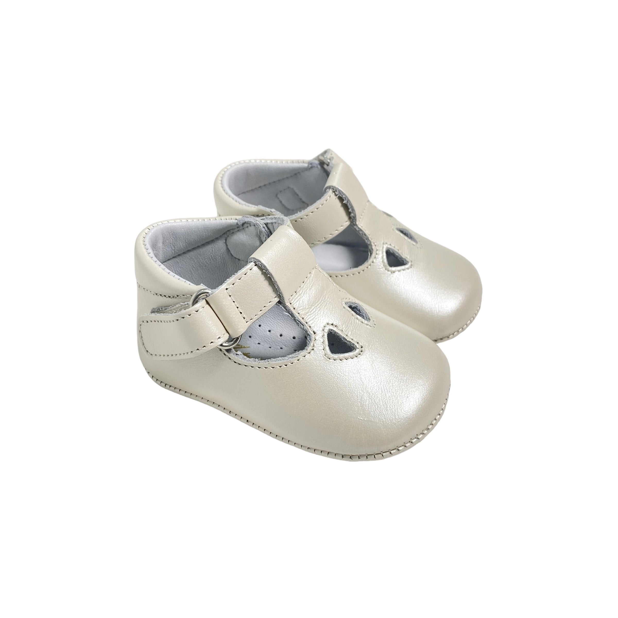 Scarpe Da Culla In Pelle Satinata Con Occhielli Neonato RIZITOS A2414S - RIZITOS - Luxury Kids
